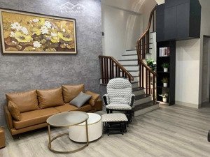 ái mộ bồ đề. 35m2. 5 tầng. 12 triệu lh zalo) cho thuê nhà nguyên căn