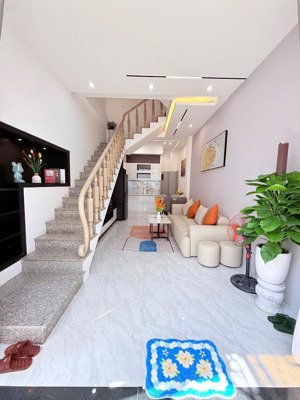nhà đẹp 70m2, phạm văn bạch, tân bình hxh rộng thông một trục, gần ga t3, sổ riêng