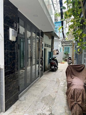 bán nhà mới ngay cầu thị nghè - nở hậu hẻm xe máy sạch sẽ 1 bước qua quận 1 giá tốt