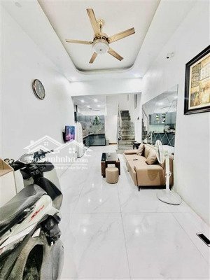 bán nhà yên lãng đống đa 4 tầng, lô góc 2 mặt thoáng cách phố 20m sổ đỏ nở hậu đẹp