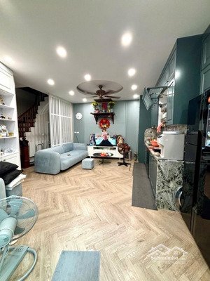 chính chủ gửi bán nhà xã đàn 40m x5t lô góc gần trường mầm non tránh xe 3gác