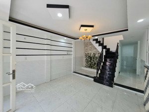 chủ gửi nhà xô viết nghệ tĩnh, nở hậu, hẻm ba gác, chỉ 4,5 tỷ thương lượng. liên hệ 