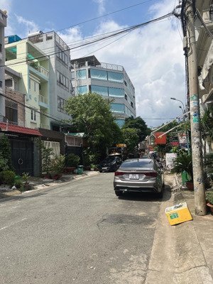 vị trí vip,nhà 5 tầng có thang máy,đủ nội thất
đường 12m,gần lâm văn bền,quận 7,4x23m, nhỉnh 22tỷ