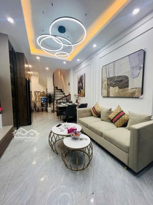 xây mới - phố tôn đức thắng - đống đa 25m2 x 5t x 3 pn giá 6.3x tỷ 2 thoáng trước sau - full đồ