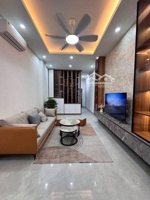 bán nhà xuân đỉnh, 38m2 chỉ 8.x tỷ, sát cv hoà bình, ngõ thông thoáng, ô tô, nội thất vip, dân xây