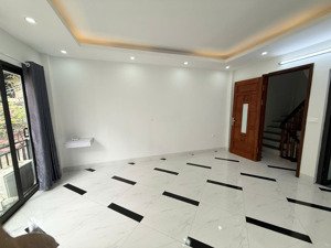 bán nhà phân lô - ô tô đỗ cửa - la hội, hà đông. 36m2 x 6 tầng, mật tiền 4m. lh: 
