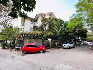 giảm 3 tỷ biệt thự làng việt kiều châu âu 180m2, 4 tầng có hầm, căn góc, mặt công viên