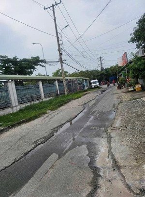 bán nhà mặt tiền hóc môn 4.2x13 giá 3.9 tỷ ngay trường học ai yêu nhanh chân sổ hồng riêng