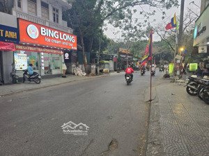 nhà mặt phố trung tâm cầu giấy-kinh doanh siêu đỉnh-vỉa hè đá bóng-vị trí đắc địa-nhỉnh 36 tỷ