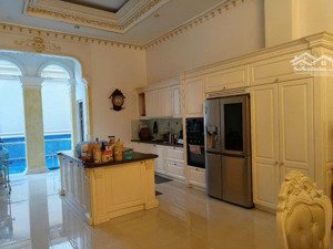 bán biệt thự bành văn trân dt: 11x34, kết cấu 1 hầm 4 tầng ,ntcc, thang máy và hồ bơi, tt q tb