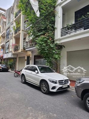 bán nhà hoàng quốc việt- 62m2, chỉ 15 tỷ- ô tô đỗ, 6 tầng thang máy- nhà đẹp ở luôn, ngõ nông