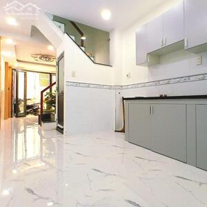 Bán nhà Xuân Thuỷ 45m2 nhà đẹp ở ngay 20m ra ôtô vị trí đẹp 10.6 tỷ