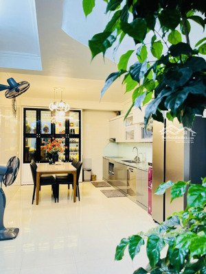 nhà chính chủ gần hồ tây 60m2, 5 tầng, gara ô tô kinh doanh tốt, nội thất đẹp, giá chỉ: 21.3 tỷ