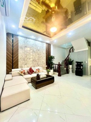trường chinh, đống đa. dt 41m² x 5 tầng, mt 4,5m, giá 8,68 tỷ. ngõ thông, kinh doanh.
