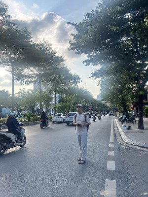 bán nhà riêng đào tấn mặt tiền rộng, nở hậu, trước nhà 4m, ngõ thông, ô tô tránh vào nhà, hiếm có