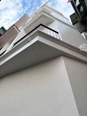 lô góc nhà mới mặt tiền rộng ngõ thông 20m ra ô tô sổ nở hậu