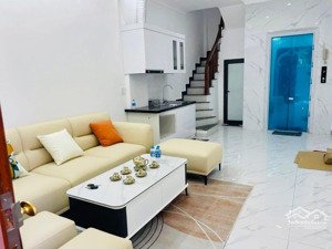 liên mạc - nhà mới 5 tầng thang máy - ô tô đỗ cổng cách 10m - khu vực đang phát triển - hơn 5 tỷ