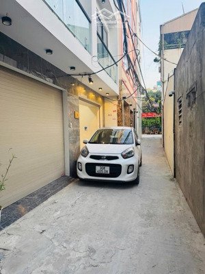 siêu phẩm nhà mới thang máy full nội thất cao cấp 6 tầng ô tô đỗ cửa.