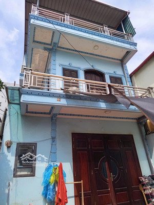 bán nhà gần cầu thăng long, gần khu công nghiệp bắc thăng long - nhà dân xây - thiết kế hiện đại.