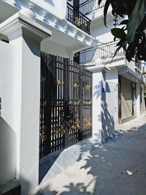 nhà đẹp long lanh lô góc 2 mặt thoáng ngõ nông, gần tòa ruby phúc lợi diện tích rộng ở sướng