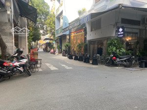 cần bán gấp nhà 4 tầng, 12 phòng khai thác, doanh thu 700 tr/năm, vị trí hiếm sát sân bay.