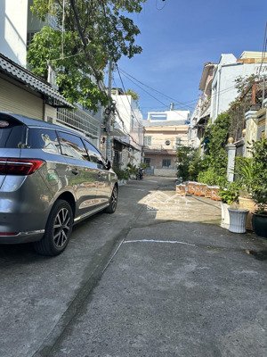 sát phú mỹ hưng, huỳnh tấn phát, nhà kiêng cố sạch sẽ xe hơi đậu cửa, ngang to 5m, chủ gửi 5 ty