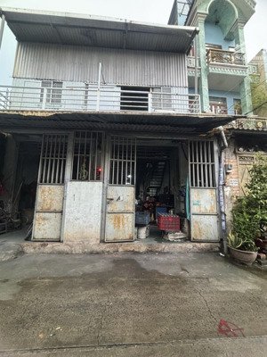 mt nôị bộ 18e xưởng gác suốtcách mt đường 18b chỉ 20m khu kd sầm uất