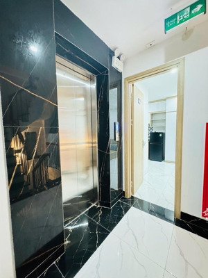 bán nhà trần cung 64m2, 6t, mt 5.5m, lô góc, thang máy, 30m ra phố, dòng tiền 60tr/tháng.