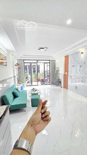 bán nhà hẻm ô tô khu vip phường 9, tân bình giá chỉ 5.9 tỷ
lạc long quân, p9 : 3.1 x20 vi trí đẹp