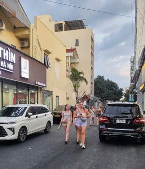 cần bán lô đất đường 8m nguyễn văn thoại cách biển 300m