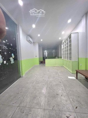 chuyển nhượng nhà mặt phố đường ngô gia khảm phường ngọc lâm long biên dòng tiền 600 tr/năm