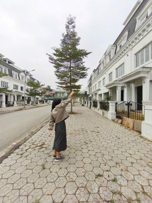 bán shophouse kinh doanh gần quảng trường hồ chí minh đã có nhà thô 3 tầng