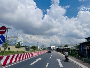 hàng ngộp mới chủ gửi bán nhanh mặt tiền 818 full thổ kdc tây nam thủ thừa sổ hồng riêng