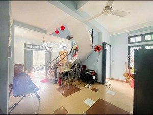 cần bán nhà góc 3 tầng 2 mặt đường thông thoáng khu vực tt nha trang - gần chợ đầm giá 4ty200