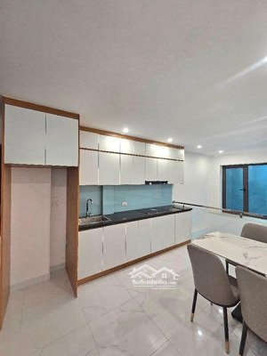 tài chính gần 7 tỷ sở hữu căn nhà dân mới xây dt 32m2 mt 4,8m; 5 tầng phố ngọc thụy