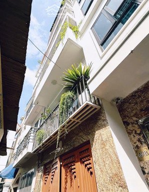 siêu phẩm cầu giấy 52m² x 7t thang máy gara ngõ thông kd sầm uất 18,99 tỷ