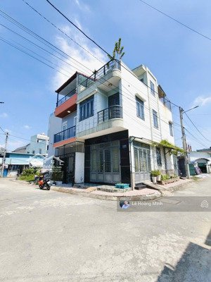 nhà trệt hai lầu 4,5x13 hxh ngô chí quốc bình chiểu có nội thất