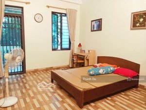 cho thuê nhà nguyên căn cự khối -long biên .
nhà ở vị trí đẹp, yên tĩnh, thoáng sáng , ô tô