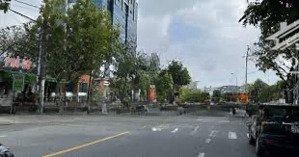 bán nhanh góc 2 mặt tiền đường phan đăng lưu, có sẵn nhà 2 tầng đang cho thuê 45 tr/tháng