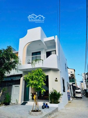 bán nhà góc 2 mặt tiền nguyễn địa lô, bắc nha trang, gần biển, nội thất cao cấp, view núi cô tiên.