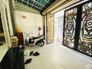 nhà đẹp phl với full nội thất dt 4,6x16 cách đường chính 30m giá 7ty9(gồm 1t2l sân thượng)