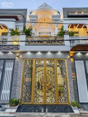 Nhà lầu rộng đậu ô tô trong nhà - Gần trường Đại học Y dược Cần Thơ