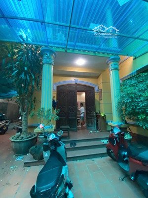 bán nhà nguyễn ngọc vũ cầu giấy diên tích khủng 350m 3 tầng, ngõ ô tô nhỏ qua.giá 88 tỷ