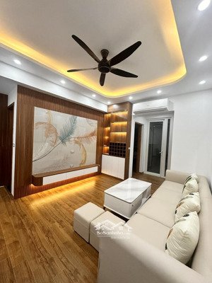 bán gấp căn hộ chung cư cao cấp trung yên plaza 3pn 2wc dt: 112m2 giá 9.3 tỷ. lh: hoà 