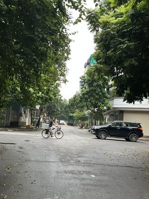 phân lô hàng bè, view thoáng công viên hướng mát. nhà đẹp 5 tầng, full nội thất.