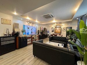 - chung cư nhà đẹp- 3 ngủ - tiện ích xung quanh bạt ngàn | 137m2 - full nội thất