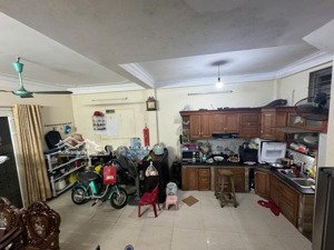 phân lô, 1 nhà ra phố, kinh doanh, dân xây kcbt, ở ngay. dt 38m 4t mt4,5m giá 8,5 tỷ