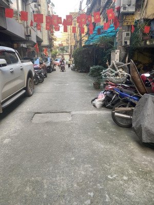 cho thuê nhà cấp 4 xây mới ngõ 81 trần cung 120m cb giá 8,5tr/t