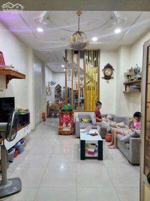 Cho thuê nhà nguyên căn Hoa Bằng 4x12 1 lầu đúc mới