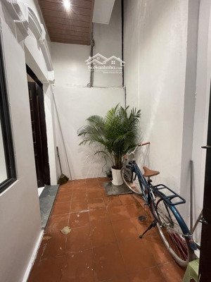 nhà đẹp trung tâm , cách hồ gươm 1km ở ngay , ngay ngã tư đại cồ việt , bạch mai.